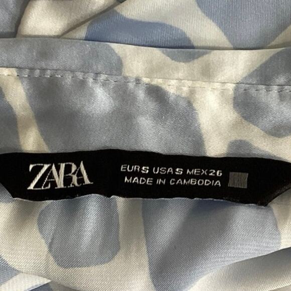 Zara Blue White Silk Satin Animal Print Long Sleeve Button Down Shirt Top Size S - Picture 4 of 5